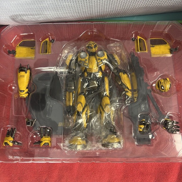THREEZERO- TRANSFORMERS BUMBLE BEE DLX COLLECTIBLE FIGURE BUMBLEBEE - Picture 4 of 7